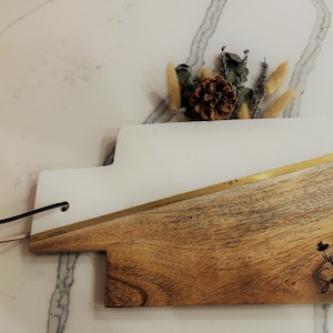 Personalized Marble & Wood Charcuterie Board - Custom Engraved Serving Platter for Weddings and Housewarming