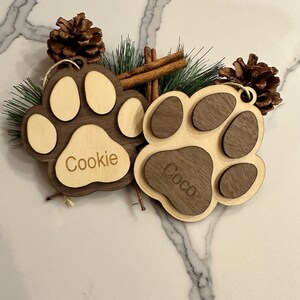 Custom Two-Tone Wooden Paw Print Ornament Hanger for Pet Lovers' Christmas Trees
