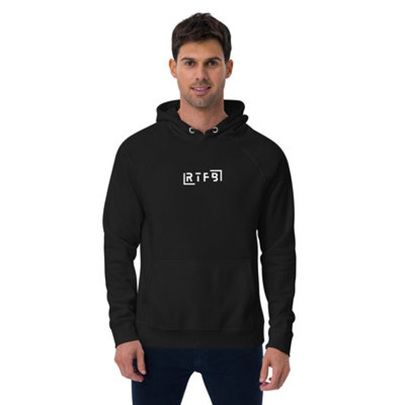 Puede incluir: Sudadera con capucha negra con un logotipo cuadrado blanco que dice "RTF9" en la parte delantera.