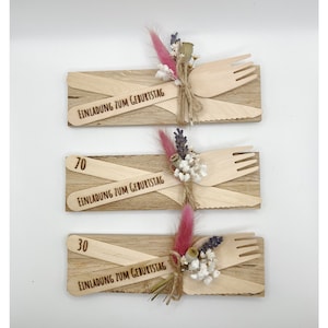 Invito Festa di compleanno Celebrazione Cibo Colazione Carta Fiori secchi Posate Incisione su legno Compleanno rotondo personalizzato