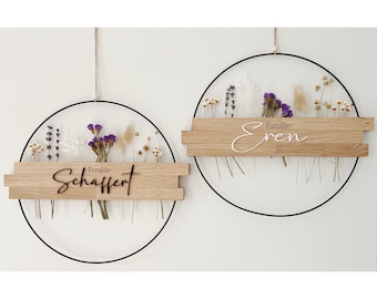 Gepersonaliseerde gedroogde bloemenkrans met familienaam in 3D-effect - Welkomstbord, krans van hout en acryl, 30 cm met gravure