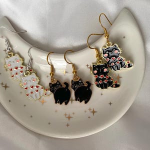 黒と白のかわいい猫のイヤリング | 猫好きの方への猫ギフト | クリスマスギフト |