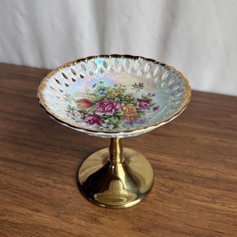 Vintage Round Petite Pedestal Bowl