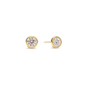 Brincos de moldura em ouro 14K