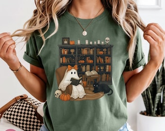 Comfort Colors® Cute Ghost Reading Books Shirt For Halloween Book Lover Gift For Reading Teacher Spooky Cute Retro Cute Ghost Lovers T-Shirt