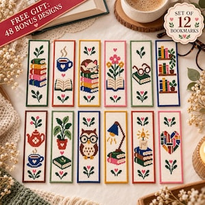 Puede incluir: Un conjunto de 12 marcapáginas rectangulares estilo punto de cruz con varios diseños que incluyen pilas de libros, un gato, una flor, gafas, una tetera, una planta en maceta, un búho, una lámpara, una vela y un corazón de libros.
