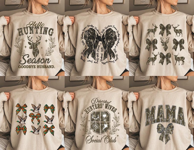 Op de afbeelding: Zes verschillende beige sweatshirts met verschillende jachtmotieven. De ontwerpen omvatten een hert met de tekst "Hello Hunting Season Goodbye Husband", een boog met de tekst "Dedicated Hunting Season", een boog met een hert, een boog met de tekst "Deserted Hunters' Wives Social Club", een boog met de tekst "Mama" en een boog met de tekst "Hello Hunting Season".