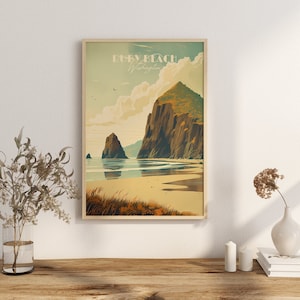 Könnte beinhalten: Ein Vintage-Reiseposter mit einer malerischen Aussicht auf Ruby Beach, Washington. Das Poster zeigt eine felsige Küste mit einer großen Felsformation in der Ferne, einen Sandstrand und einen blauen Himmel mit Wolken. Der Text "Ruby Beach, Washington" ist in einer Retro-Schrift gedruckt.