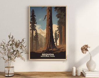 Op de afbeelding: Een vintage poster met een bruine achtergrond waarop een hoge sequoia in een bosomgeving te zien is. De poster heeft de tekst "Sequoia National Park" onderaan.