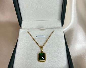 Collier pendentif vert émeraude