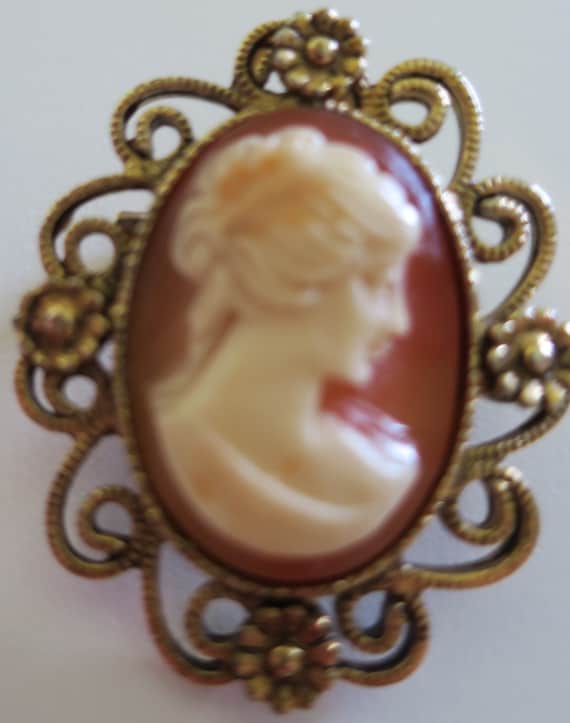 Vintage Gold Tone Woman's Face Cameo - image 1