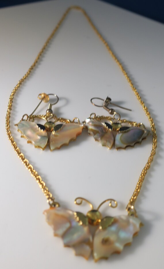 Beautiful Shell Butterfly Necklace and Earrings