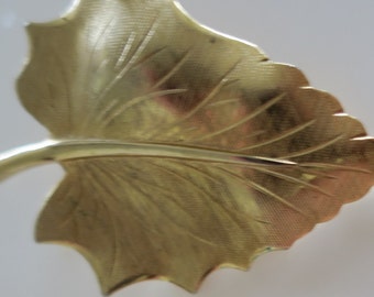Vintage Gold Tone Leaf Pin Brooch