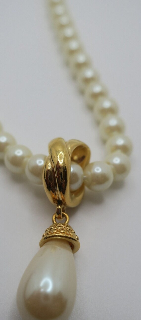 Avon Vintage Faux Pearl Necklace with Gold Tone D… - image 2