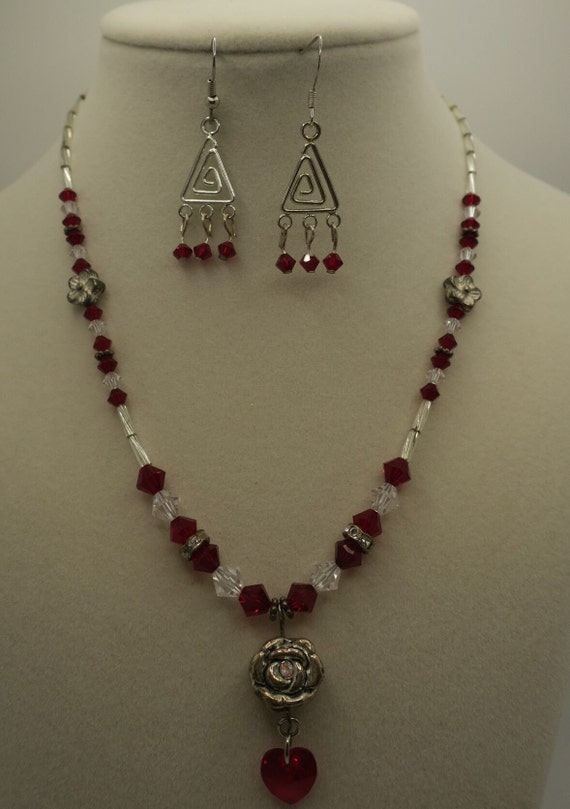 Silver tone Rose Beaded Red and Clear Necklace wit