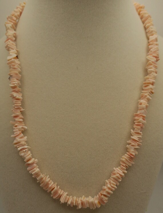 Vintage Hawaiian Chipped Sea Shell Necklace - image 2