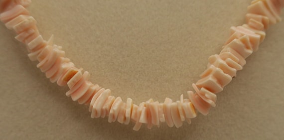 Vintage Hawaiian Chipped Sea Shell Necklace - image 1