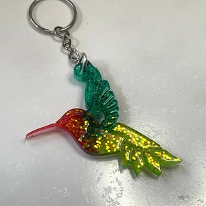 resin hummingbird keychain, hummingbird keychain, resin keychain, eposy resin keychain, resin hummingbird, gift, hummingbird