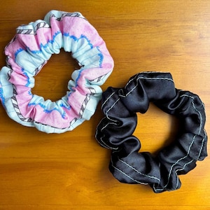 scrunchie duo | scrunchie pack of 2 | handmade | pink and black | hair ties | hair accessories | elastic | satin | cotton |