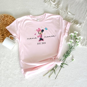 Custom Disney Mom Shirt, Minnie Mouse Tee, Disneyland Tshirt, Personalized New Mom, Disney Trip Shirt, Mothers Day Gift, Gift For Mom afbeelding 2