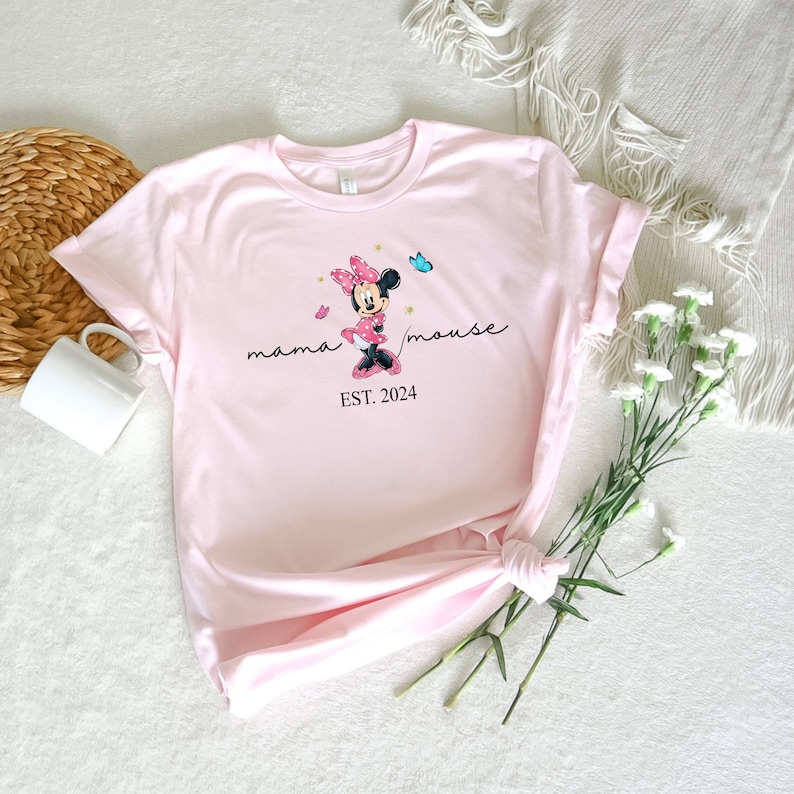 Custom Disney Mom Shirt, Minnie Mouse Tee, Disneyland Tshirt, Personalized New Mom, Disney Trip Shirt, Mothers Day Gift, Gift For Mom afbeelding 2