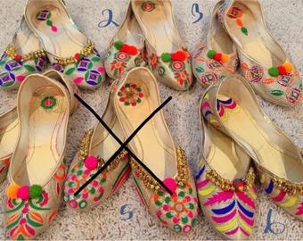 Bunter Luxus handgemachter komplizierter Punjabi Jutti | GRÖSSE FRAUEN US 8 | Indische Hochzeitsschuhe | Traditionelle indische Punjabi Schuhe für Frauen