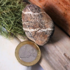 LUCKY STONE: lucky stone amulet or wish stone. Experience the energy of the earth and the sea and connect with the environment.