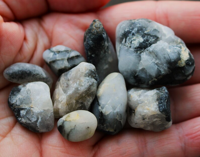 CUARZO BLANCO Y Vetas NEGRAS. Océano Atlántico. Costa Gallega. Tesoros