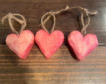 Handgeschnitztes kleines Herz Ornament | Valentinstag Geschenk