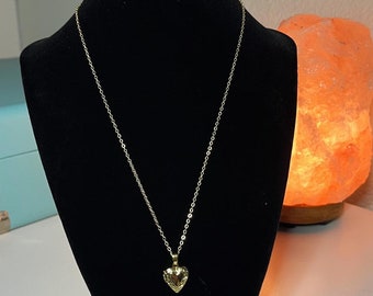 18k Gold Heart Photo Locket Necklace: Non-Tarnish Waterproof Handmade Keepsake