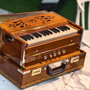 Armonio de 2 líneas, 2,5 octevas, 32 lengüetas por línea, cuerpo de madera de teca, plegable, modelo profesional.
