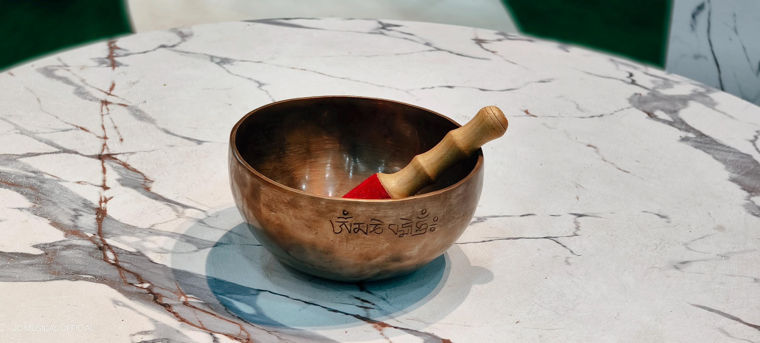 満月のチベットシンギングボウル（ウッドストライカー付き）：癒しの