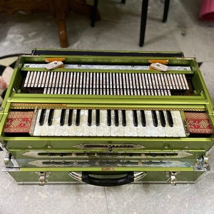 4line 13scale metalic green with customised nameplate