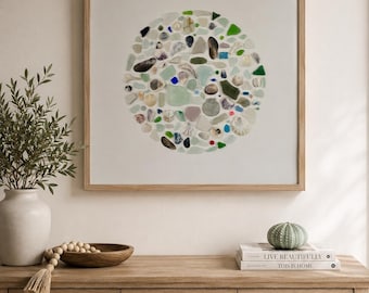 Gesammelte Küstenlinien Nr. 1 / Original Küstenkunst in Mischtechnik / Authentisches Seeglas, Muscheln, Keramik / Gerahmte 20x20-Zoll-Wandkunst