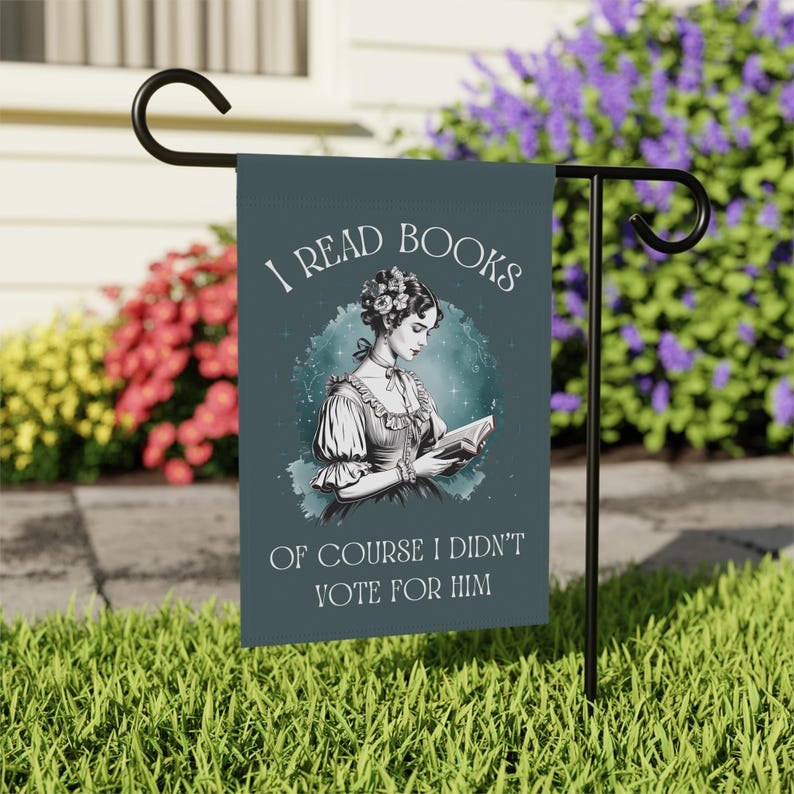 Bandera de jardín anti Trump, letrero de jardín feminista, decoración política para el hogar, pancarta liberal para exteriores, regalo divertido, banderas para amantes de los libros, no es mi presidente imagen 2