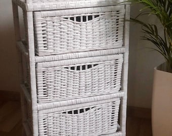 Wit rieten dressoir, ladekast, rieten kist, rotan dressoir, milieuvriendelijk, handgemaakt, klein dressoir, boho meubels, rieten meubels