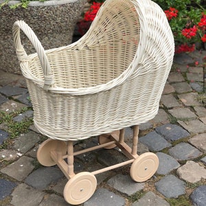natuurlijke rieten poppenwagen, babypoppenwagen, poppenwagen, handgemaakte poppenwagen, milieuvriendelijk, verjaardagscadeau voor kinderen, houten kinderwagen