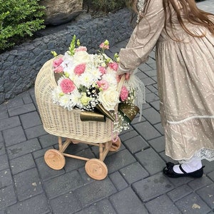 Gebleekte rieten poppenwagen, kinderwagen, cadeau voor kinderen, poppenwandelwagen, rieten babypopkoets, poppenwagen, handgemaakt, poppenwandelwagen