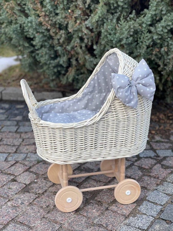 stokkes tripp trapp Stokke High Chair² & Cushion with Tray Comparison pics! Everywhere belt when the Tripp Trapp Indoor Cycles / Spin Bikes Color:Graphite Heather/ Black (default) 100+