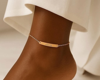 カーブ型刻印入りネームバーアンクレット｜パーソナライズされたミニマルアンクレット
