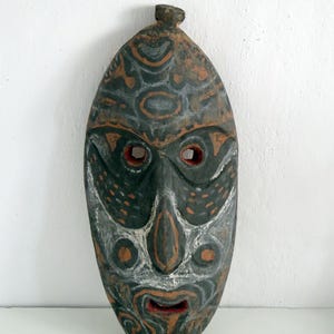 Hand Painted Papua New Guinea Ceremonial Mask