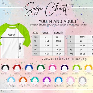 Puede incluir: Tabla de tallas para camisetas ragl&aacute;n unisex para j&oacute;venes y adultos. La tabla incluye medidas de pecho y largo en pulgadas para las tallas YXS a XXL. Las opciones de color incluyen mangas negras, rojas, azules, verdes, rosas, moradas, lima y amarillas.