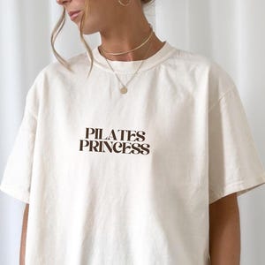 Camiseta de princesa de pilates, camiseta extragrande de autocuidado, botín minimalista de bienestar, regalos de fitness, regalo para amantes del pilates, estética de chica fitness.
