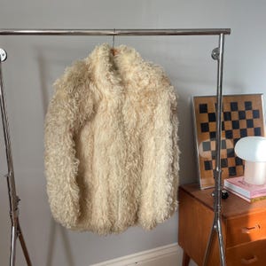 Rare Vintage 1960s/70s Mongolian Lamb Wool Fur Sheepskin Statement Retro Shaggy Cream Ladies Warm Winter Fur Jacket