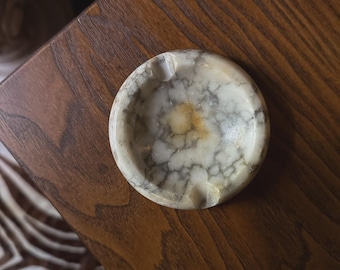 Vintage handgeschnitzte Marmor Aschenbecher | Midcentury Tischplattenakzent