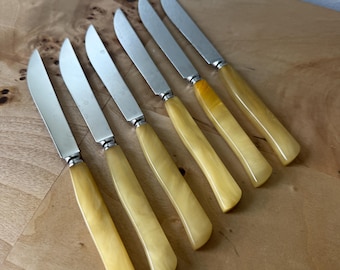 1920s | Robeson Bakelite Steak Knives | Vintage Steak Knife Set | Butterscotch Bakelite Handles | Mid Century Modern Flatware Set of 6