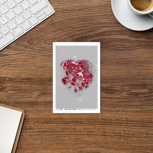Postal,4” x 6”,artística,tarjeta,sobre amor, emociones,sentimiento,herramienta psicológica, herramienta inteligencia emocional,tarjeta, "Corazón Destrozado"