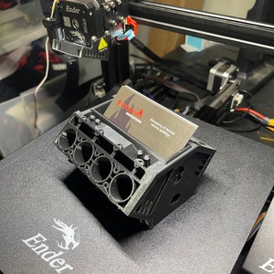 3D gedruckter Motor Visitenkartenhalter