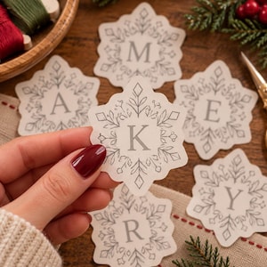 Paket med 4 julbokstäver handbroderi med stick-and-stygn mallmönster | Anpassade initialer, personligt monogram