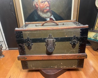 Compact antique trunk